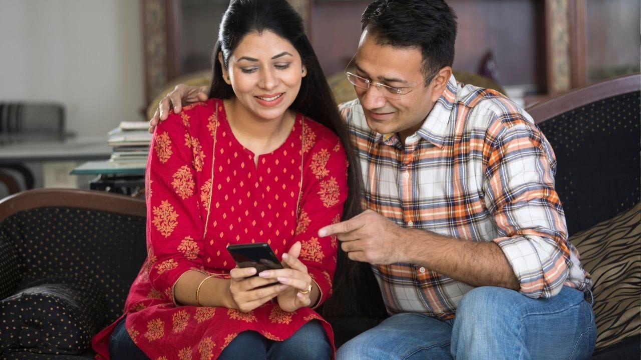 বহু সময়ত মোবাইলত নেটৱৰ্ক ছেটিং বেণ্ড শুদ্ধ কৈ নাথাকে । এই ক্ষেত্ৰত ছেটিংছত গৈ মেনুৱেলি 3G, 4G বা 5G নেটৱৰ্ক নিৰ্বাচন কৰক।