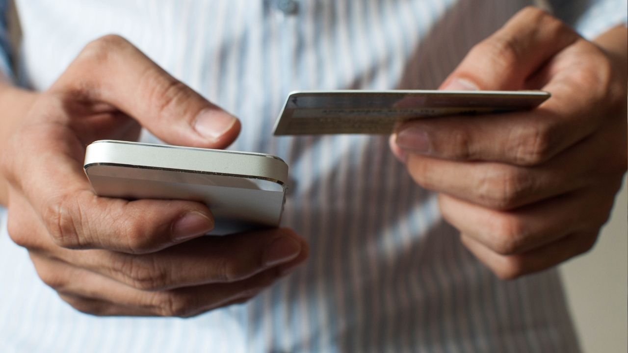 নেটৱৰ্কৰ সমস্যাই আমাক বহু সময়ত অস্থিৰ কৰি তোলে । বহুতে বহু সময়ত মোবাইল নেটনৰ্কৰ সমস্যাৰ সন্মুখীন হয় । কিন্তু আপোনাৰ এই সমস্যা হোৱাৰ সময়ত কেনেকৈ ভাল নেটৱৰ্ক আনিব পাৰি জানেনে ?