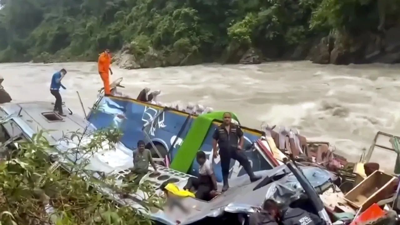 নেপালৰ শোকাৱহ দুৰ্ঘটনাত নিহতৰ সংখ্যা ২৭জনলৈ বৃদ্ধিঃ নিহত মহাৰাষ্ট্ৰৰ ২৪জন লোক নেপালৰ শোকাৱহ দুৰ্ঘটনাত নিহতৰ সংখ্যা ২৭জনলৈ বৃদ্ধিঃ নিহত মহাৰাষ্ট্ৰৰ ২৪জন লোক