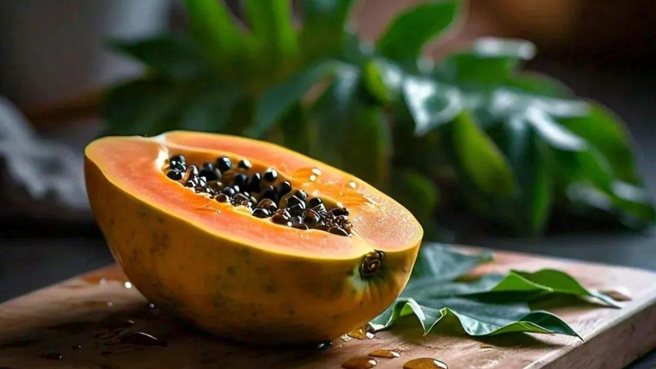 পকা অমিতাত পেপেইন নামৰ এক শক্তিশালী এনজাইম থাকে। এই এনজাইমে প্ৰটিনক সৰু সৰু পেপটাইড আৰু এমিনো এচিডলৈ ৰূপান্তৰ কৰাত সহায় কৰে। শৰীৰে হজম আৰু পুষ্টি শোষণ কৰাত সহজ হয়।