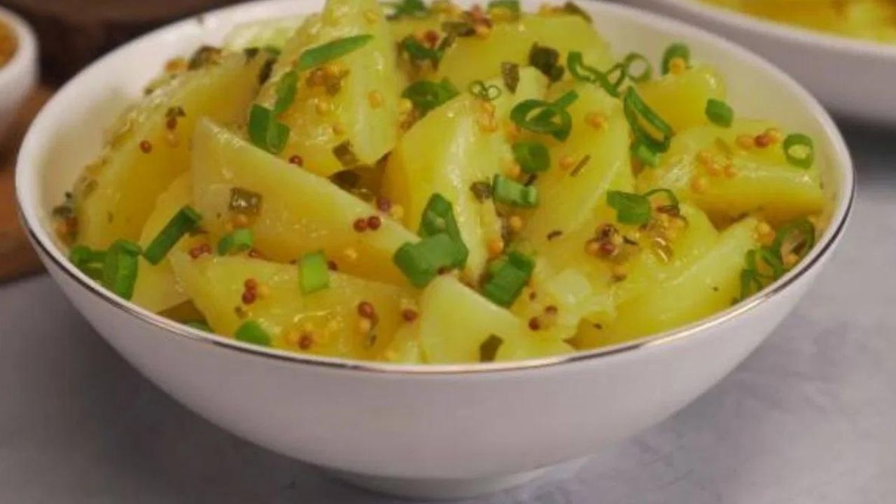 আলু ভিনেগাৰত তিয়াই গ্লাইচেমিক ইনডেক্স হ্ৰাস কৰিব পাৰে। ভিনেগাৰত থকা এচিটিক এচিডে কাৰ্বহাইড্ৰেট শোষণ ক্ষমতা হ্ৰাস কৰে। ই তেজৰ চুগাৰৰ মাত্ৰা নিয়ন্ত্ৰণত ৰাখে।