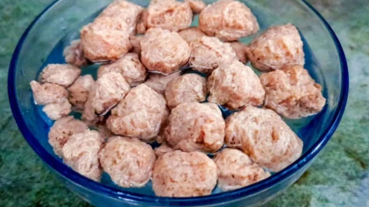 চয়াবিনত প্ৰটিন, ভিটামিন আৰু খনিজ পদাৰ্থৰ উত্তম উৎস। গতিকে দুৰ্বলতাৰ পৰা পেশী-গাঁঠিৰ বিষ নিৰাময়তো ই উপযোগী। নিৰামিষ খাদ্য খোৱাসকলে খাদ্যত চয়াবিন অন্তৰ্ভুক্ত কৰিব লাগে ।