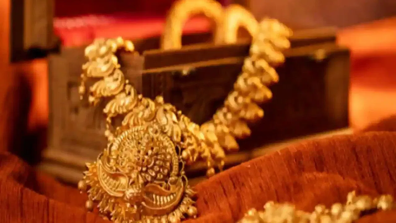 Gold Price: একেৰাহে তৃতীয় দিনৰ বাবে সস্তা হ’ল সোণ, দিল্লীত ইয়াৰ দাম কিমান হৈছে? Gold Price: একেৰাহে তৃতীয় দিনৰ বাবে সস্তা হ’ল সোণ, দিল্লীত ইয়াৰ দাম কিমান হৈছে?