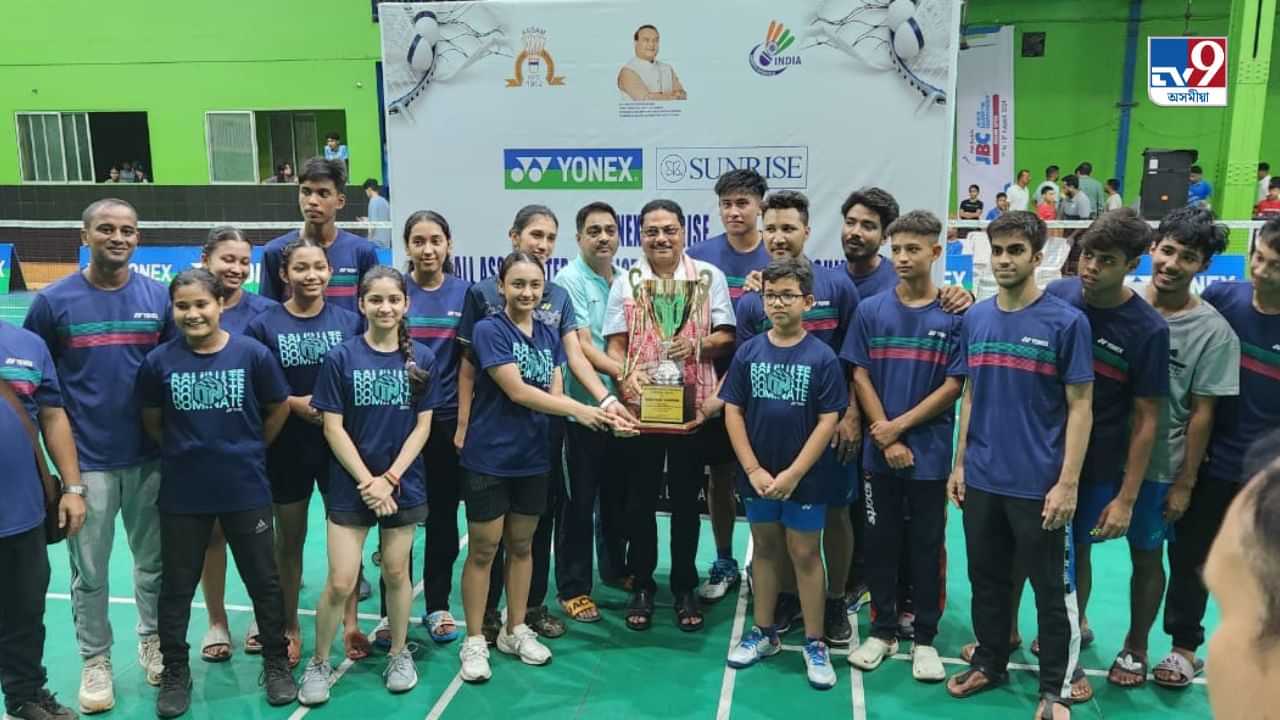 গুৱাহাটীত পূৰ্ণগতিত আন্তঃজিলা বেডমিণ্টন, মিক্সড দলীয়ত কামৰূপ শ্ৰেষ্ঠ গুৱাহাটীত পূৰ্ণগতিত আন্তঃজিলা বেডমিণ্টন, মিক্সড দলীয়ত কামৰূপ শ্ৰেষ্ঠ