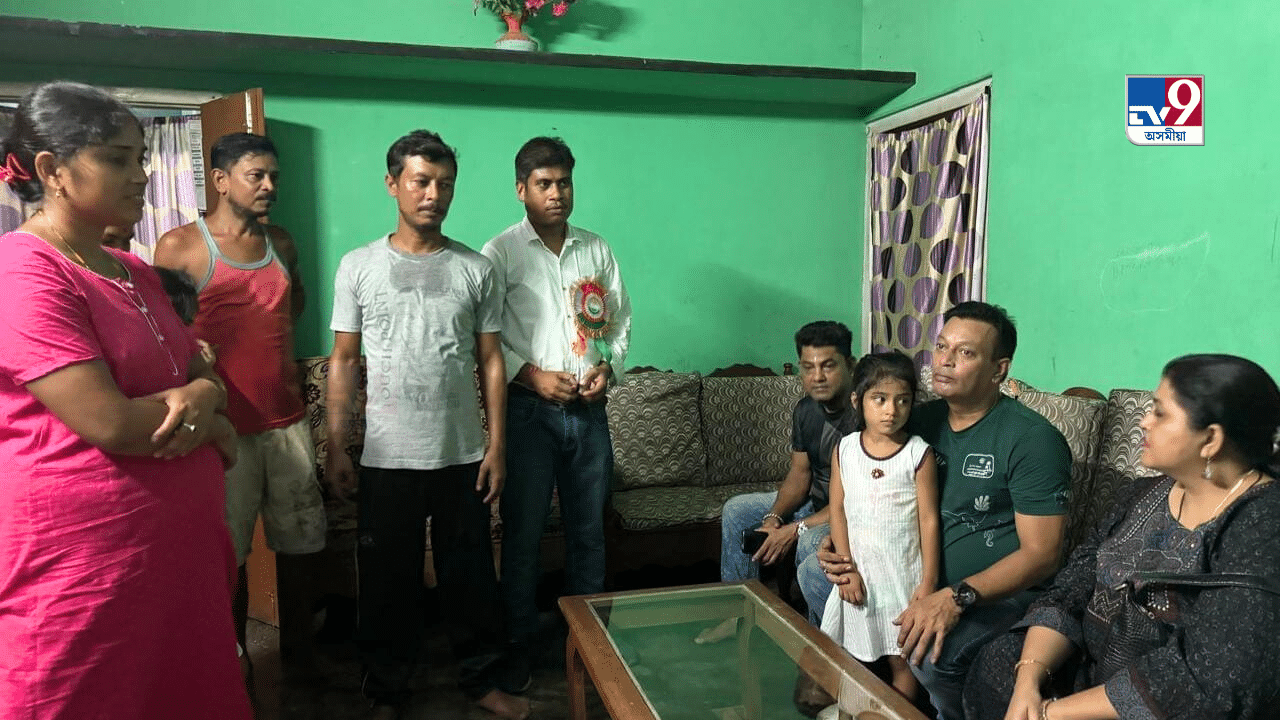 সুদীৰ্ঘ ৬ টা বছৰৰ অপেক্ষাৰ অন্তত ২০২৪-২৫ নাট্যবৰ্ষত ইতিহাস থিয়েটাৰৰ মঞ্চত দেখিবলৈ পোৱা গৈছে অভিনেতা যতীন বৰাক ।