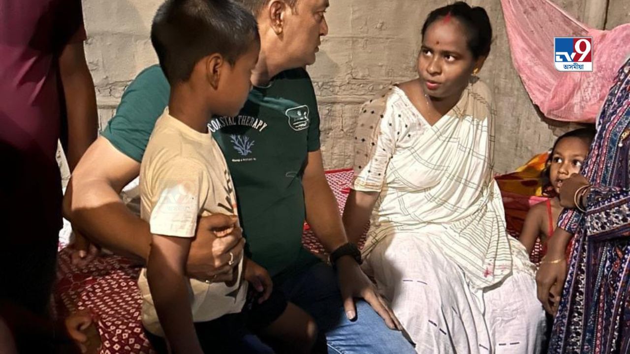 আকস্মিকভাৱে হোৱা দুৰ্ঘটনাত আঘাতপ্ৰাপ্ত হোৱা ব্যক্তিৰ পৰিয়ালত উপস্থিত হৈ স্বাস্থ্যৰ বুজ লয় অভিনেতাজনে।