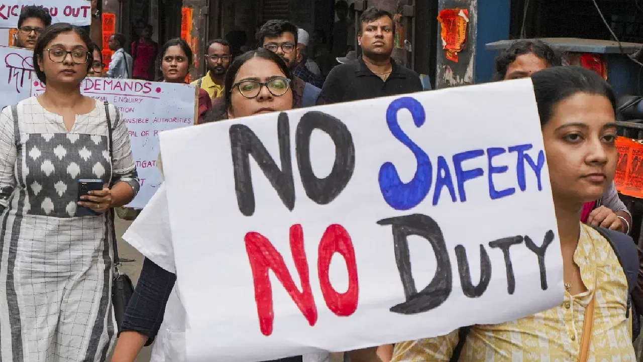 কেৱল কলকাতাতে নহয়, পূৰ্বেও দেশত চিকিৎসকৰ সৈতে সংঘটিত হৈছে বহুতো ভয়ংকৰ কাণ্ড কেৱল কলকাতাতে নহয়, পূৰ্বেও দেশত চিকিৎসকৰ সৈতে সংঘটিত হৈছে বহুতো ভয়ংকৰ কাণ্ড