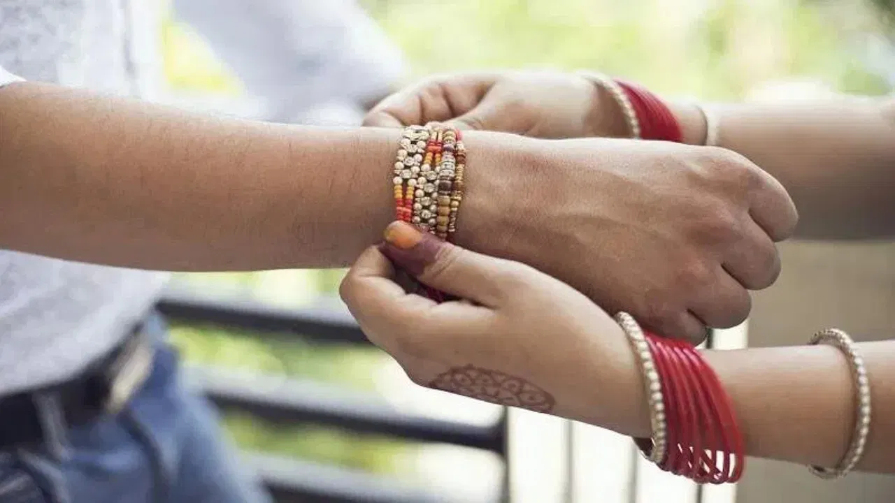 Happy Raksha Bandhan 2024 Wishes: ৰাখীবন্ধনত আপোনাৰ ভাতৃ-ভগ্নীলৈ পঠিয়াওক এই বিশেষ ১০টা শুভেচ্ছাবাণী