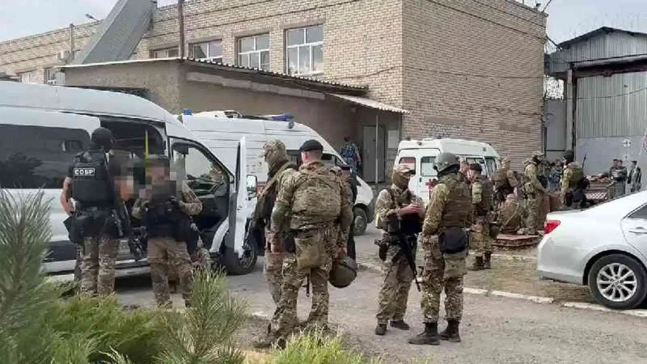 ISISৰ কাৰাবন্দীৰ প্ৰতিশোধৰ জুইত ৰক্তাক্ত ৰাছিয়াৰ কাৰাগাৰ! ৪জনৰ মৃত্যু
