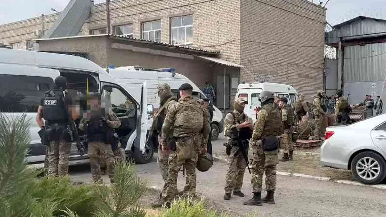 ISISৰ কাৰাবন্দীৰ প্ৰতিশোধৰ জুইত ৰক্তাক্ত ৰাছিয়াৰ কাৰাগাৰ! ৪জনৰ মৃত্যু ISISৰ কাৰাবন্দীৰ প্ৰতিশোধৰ জুইত ৰক্তাক্ত ৰাছিয়াৰ কাৰাগাৰ! ৪জনৰ মৃত্যু