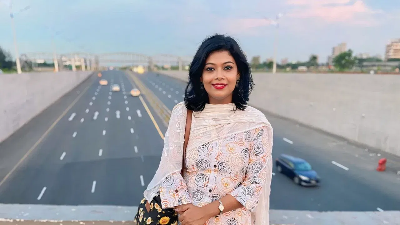 এগৰাকী প্ৰাক্তন মন্ত্ৰী, স্বামীৰ সৈতে বিচ্ছেদ আৰু এজন বন্ধু: ৰহস্যৰ আৱৰ্তত বাংলাদেশৰ মহিলা সাংবাদিকৰ মৃত্যু এগৰাকী প্ৰাক্তন মন্ত্ৰী, স্বামীৰ সৈতে বিচ্ছেদ আৰু এজন বন্ধু: ৰহস্যৰ আৱৰ্তত বাংলাদেশৰ মহিলা সাংবাদিকৰ মৃত্যু