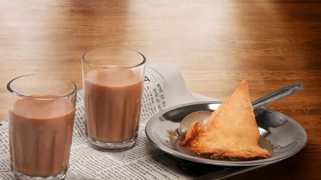 চাহ সেৱন কৰিলে শৰীৰত আইৰণ, কেলচিয়ামৰ দৰে পুষ্টিকৰ উপাদানৰ কমে।