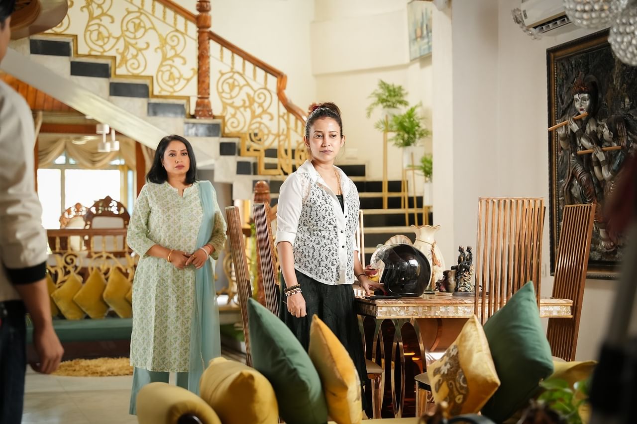 পোষ্টটোত অভিনেত্ৰীগৰাকীয়ে লিখিছে, "মই ভাবিছিলো কেনেকৈ, কিন্তু মোৰ দেউতাই কৈছিল, তুমি পাৰিবা আৰু তুমি কৰিবা, সেইবাবে মই কৰিলো!" লগতে পিতৃক ছুপাৰ হিৰ’ বুলি উল্লেখ কৰে বৰষা ৰাণী বিষয়াই।