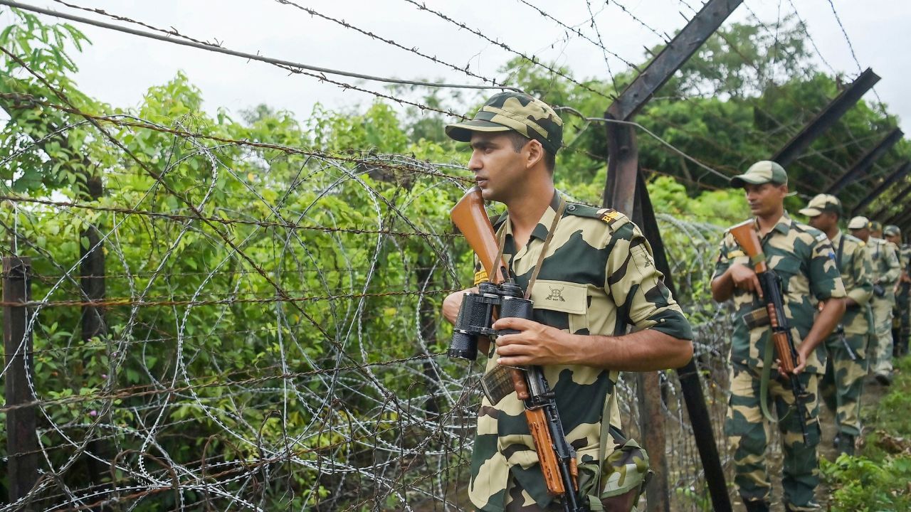 মিজোৰামত ৪০ কোটি টকাৰ নিচাযুক্ত দ্ৰব্য জব্দ সীমান্ত সুৰক্ষা বাহিনীৰ মিজোৰামত ৪০ কোটি টকাৰ নিচাযুক্ত দ্ৰব্য জব্দ সীমান্ত সুৰক্ষা বাহিনীৰ