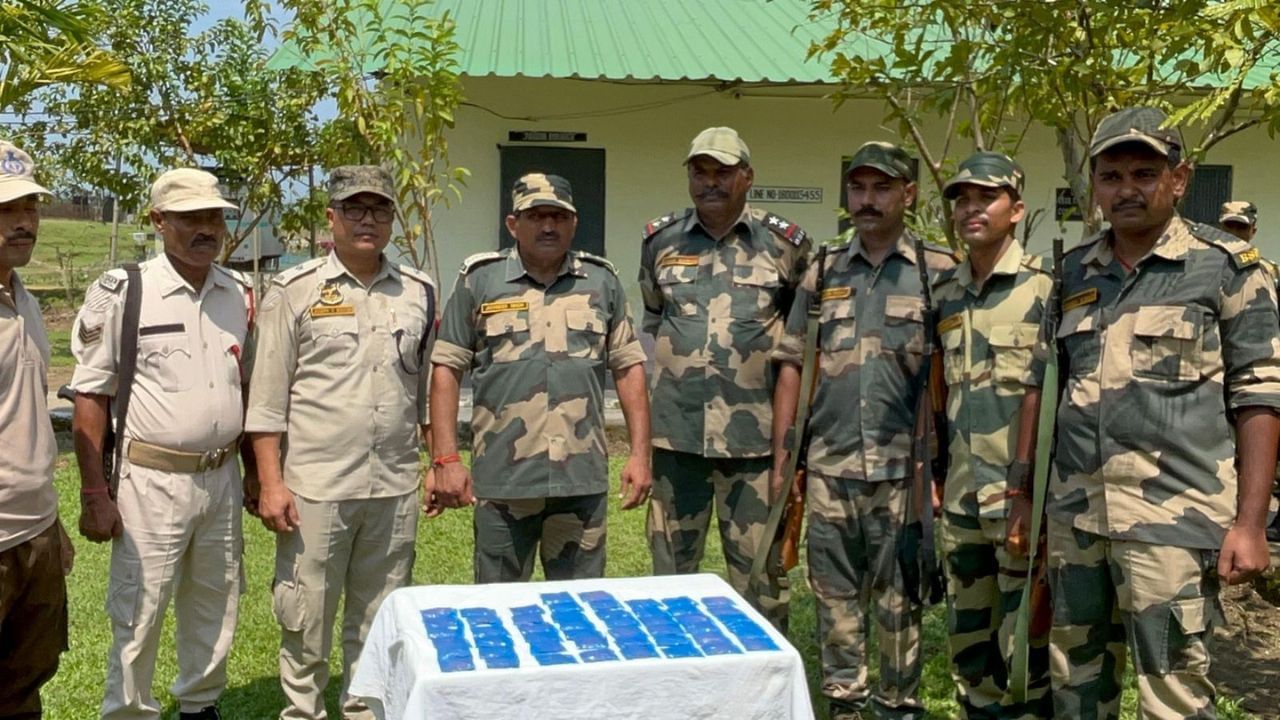 ভাৰত-বাংলাদেশৰ সীমান্তত ড্ৰাগছ বিৰোধী অভিযান, জব্দ ১০ হাজাৰ YABA টেবলেট… ভাৰত-বাংলাদেশৰ সীমান্তত ড্ৰাগছ বিৰোধী অভিযান, জব্দ ১০ হাজাৰ YABA টেবলেট…