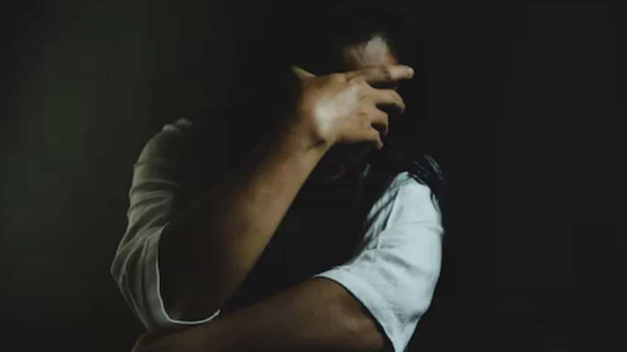 ধোঁৱাচাঙত নাৰী সুৰক্ষাঃ এইবাৰ আত্মৰক্ষাৰ শিক্ষা দিয়া শিক্ষকৰ দ্বাৰাই নিৰ্যাতিত হ’ল ১১ বৰ্ষীয় ছাত্ৰী ধোঁৱাচাঙত নাৰী সুৰক্ষাঃ এইবাৰ আত্মৰক্ষাৰ শিক্ষা দিয়া শিক্ষকৰ দ্বাৰাই নিৰ্যাতিত হ’ল ১১ বৰ্ষীয় ছাত্ৰী