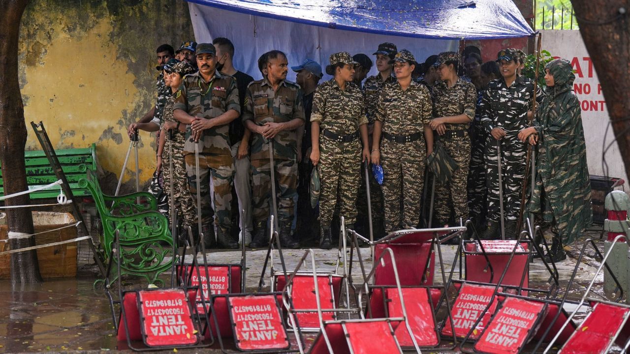অশান্ত অঞ্চলত মোতায়েন কৰা সশস্ত্ৰ বাহিনীক AFSPAৰ প্ৰয়োজন বুলি বিবেচনা কৰি এই সিদ্ধান্ত গ্ৰহণ কৰিছে মণিপুৰ চৰকাৰে ।