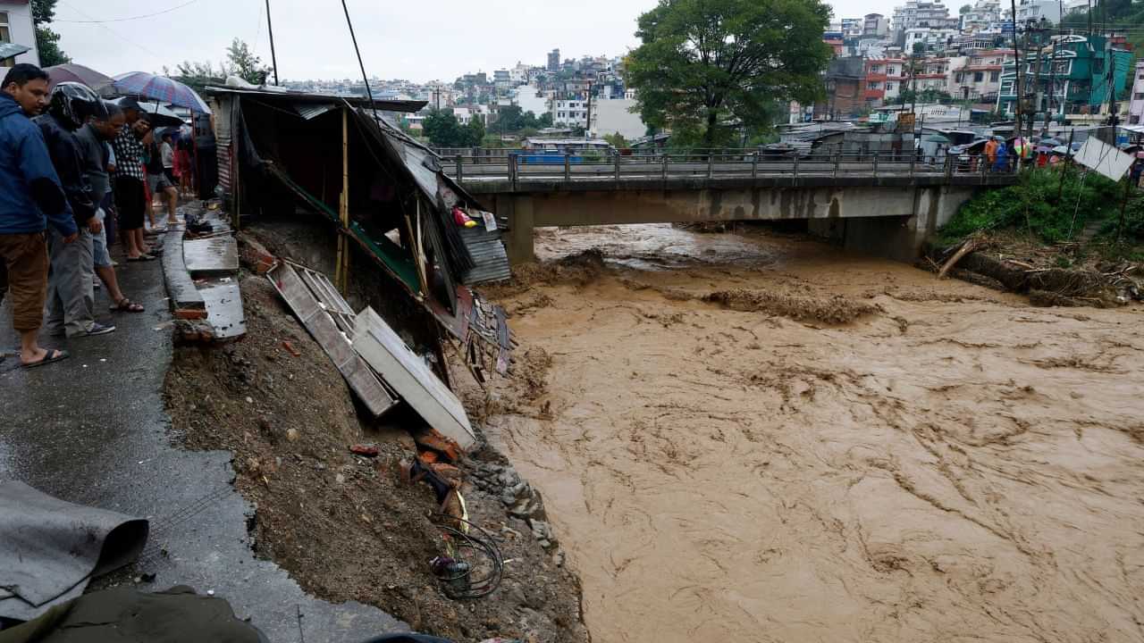 নেপালত ভয়ংকৰ প্ৰাকৃতিক দুৰ্যোগ, বান-ভূমিস্খলনত মৃত্যু ১২৬ জনৰ...