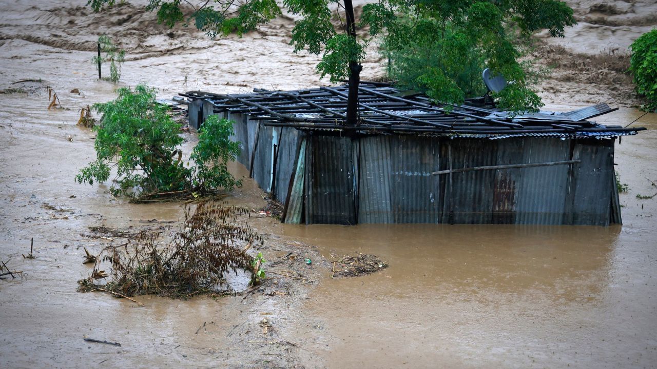 সোমবাৰে নেপালৰ বান আৰু ভূমিস্খলনৰ ফলত মৃত্যু হোৱা লোকৰ সংখ্যা ২০০ জনলৈ বৃদ্ধি পাইছে। প্ৰকাশিত খবৰ অনুসৰি বৰ্তমানেও ৩০ জনতকৈ অধিক লোক সন্ধানহীন হৈ আছে ।