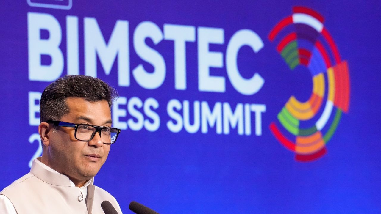 ভাৰতবৰ্ষৰ দ্বিতীয়গৰাকী বিদেশ মন্ত্ৰী হিচাপে পবিত্ৰ মাৰ্ঘেৰিটাই গ্ৰেণাডা ভ্ৰমণ কৰিব। লগতে এই ভ্ৰমণ কালতে কেন্দ্ৰীয় বৈদেশিক পৰিক্ৰমা বিভাগৰ ৰাজ্যিক মন্ত্ৰী গৰাকীয়ে আমেৰিকাৰ চিকাগো চহৰতো এনিশা কটাব বুলি জানিব পৰা গৈছে ।