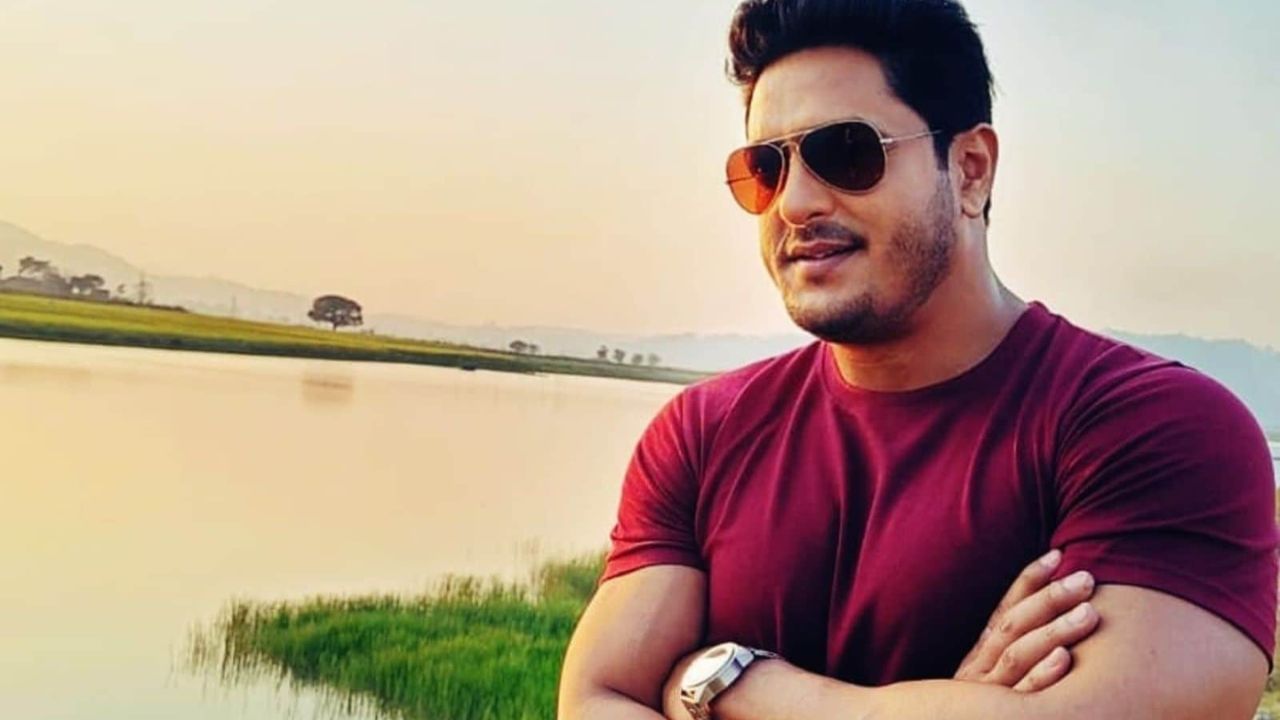 অভিনেতাজনে কয়, ট্ৰেডিং বস্তুটো বেয়া নহয়, ই ভাল। যেনেকৈ গীটাৰ বজোৱাটো বেয়া নহয় কিন্তু মৰাৰ ঘৰত গীটাৰ বজোৱাটো বেয়া কথা। প্ৰত্যোকটা বস্তুৰ ভাল বেয়া দুয়োটা আছে।'