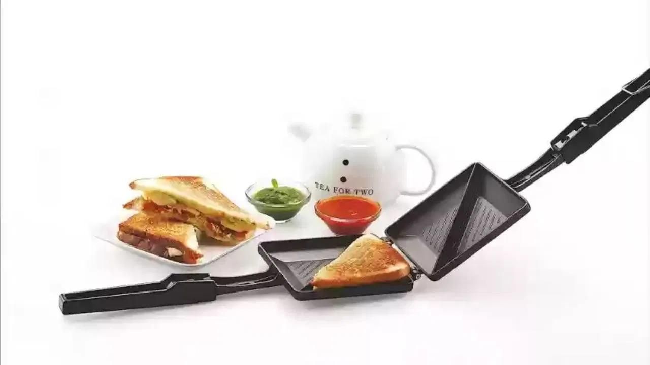 KR STORE Non-Stick Grill Sandwich Toaster: ই চেণ্ডুইচ মেকাৰ মেচিনটোও ফ্লিপকাৰ্টত ৭০ শতাংশ ৰেহাইৰ সৈতে বিক্ৰী কৰা হৈছে। এইটো কিনিব পাৰিব মাত্ৰ ৪৭৪ টকাত। এইটো এটা নন ষ্টিক গ্ৰীল চেণ্ডুইচ টোষ্টাৰ। (Flipkart)