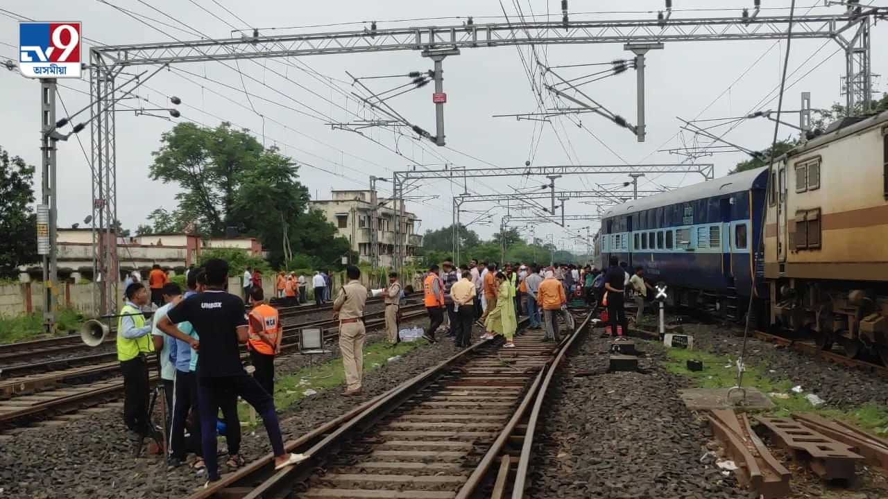 ভাৰতীয় ৰে’লৱেত ঘটিছে কি! এইবাৰ ঘটনাস্থলী জবলপুৰ, ৰে’লপথৰ পৰা নামি আহিল চলন্ত ৰে’লৰ দুটাকৈ ডবা