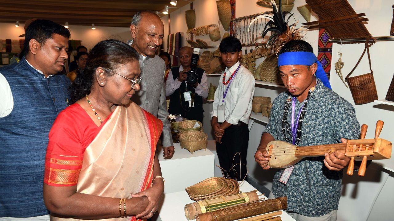 উদ্বোধনী অনুষ্ঠানত তেলেংগানাৰ ৰাজ্যপাল আৰু কেন্দ্ৰীয় সাংস্কৃতিক আৰু পৰ্যটন মন্ত্ৰীৰ উপৰিও উত্তৰ-পূবৰ আটাইকেইখন ৰাজ্যৰ ৰাজ্যপাল উপস্থিত থাকে।