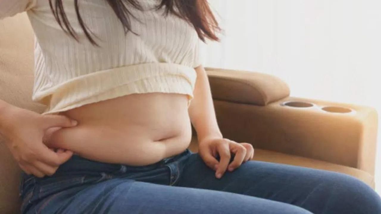 বহু মহিলাৰ ৩০ বছৰৰ পিছত ওজন বাঢ়িবলৈ আৰম্ভ কৰে। যদি ওজন বাঢ়িবলৈ আৰম্ভ কৰে তেন্তে নিয়ন্ত্ৰণ কৰিব লাগিব। গতিকে খাদ্য আৰু ব্যায়ামক গুৰুত্ব দিব লাগে।