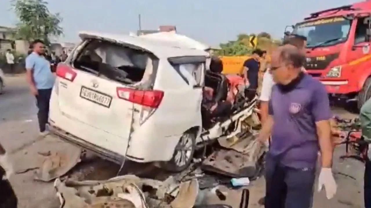 পুৱাই সংঘটিত হ’ল ভয়ংকৰ পথ দুৰ্ঘটনা…থিতাতে নিহত একেটা পৰিয়ালৰে ৭ জন পুৱাই সংঘটিত হ’ল ভয়ংকৰ পথ দুৰ্ঘটনা…থিতাতে নিহত একেটা পৰিয়ালৰে ৭ জন
