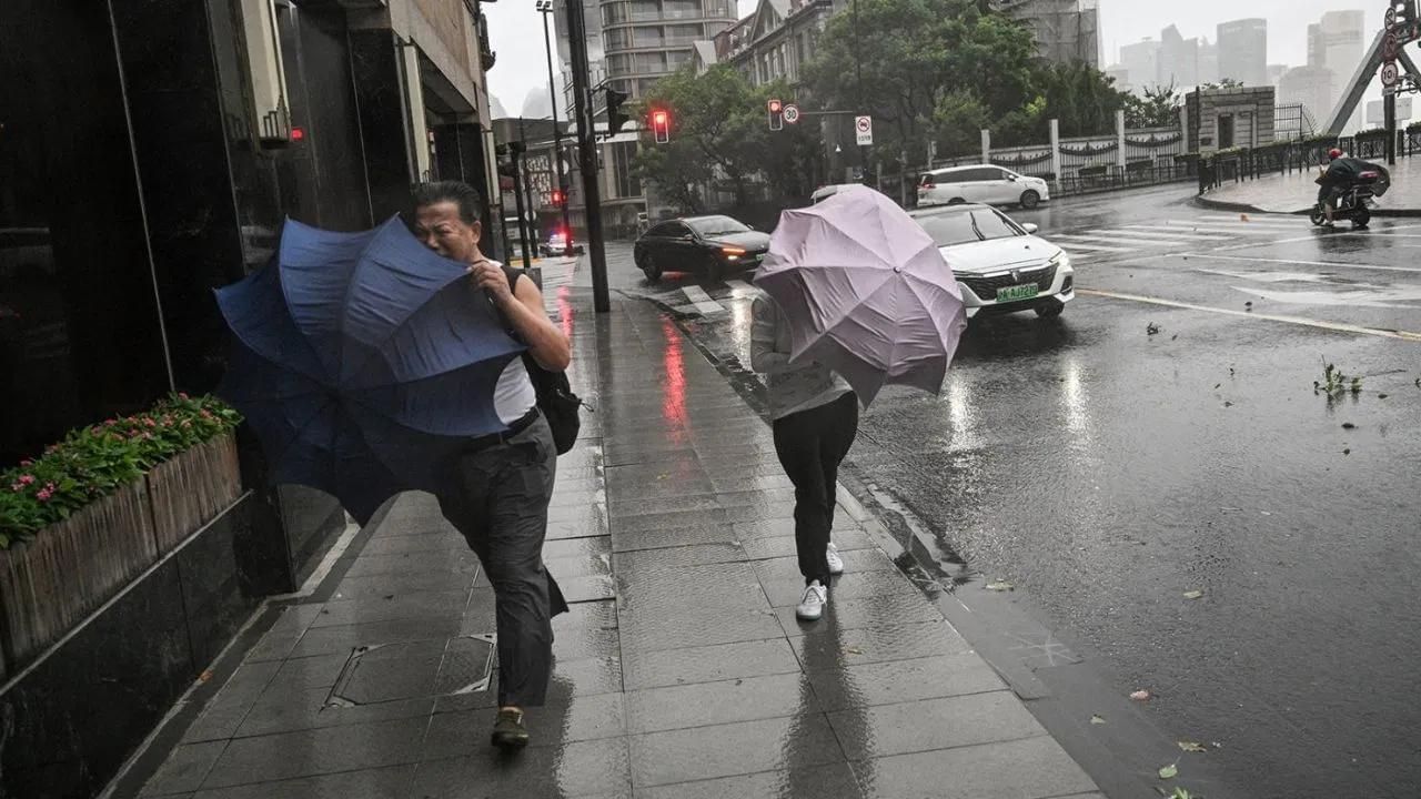 Typhoon Bebinca: ৭৫ বছৰৰ পিছত চীনৰ চাংহাইত ঘূৰ্ণীবতাহৰ প্ৰভাৱ… ৰেড এলাৰ্ট জাৰি