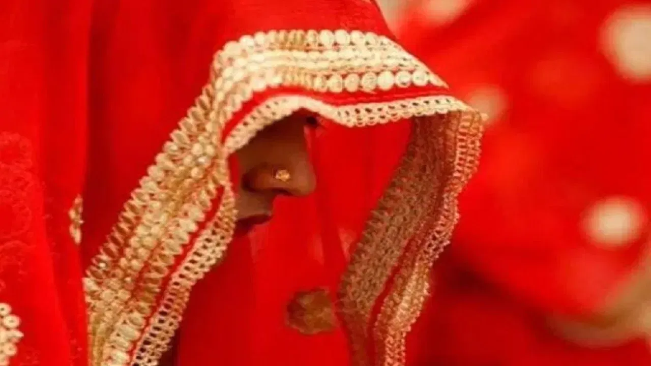 বিয়াৰ ৪ দিনৰ পিছত পোহৰলৈ আহিল দৰাৰ এই কথা, থানা গৈ পালে নৱবিবাহিত কইনা বিয়াৰ ৪ দিনৰ পিছত পোহৰলৈ আহিল দৰাৰ এই কথা, থানা গৈ পালে নৱবিবাহিত কইনা