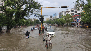 এজাক বৰষুণৰ পাছতেই পুনৰ জলমগ্ন গুৱাহাটী মহানগৰীঃ চাওক ফটো…