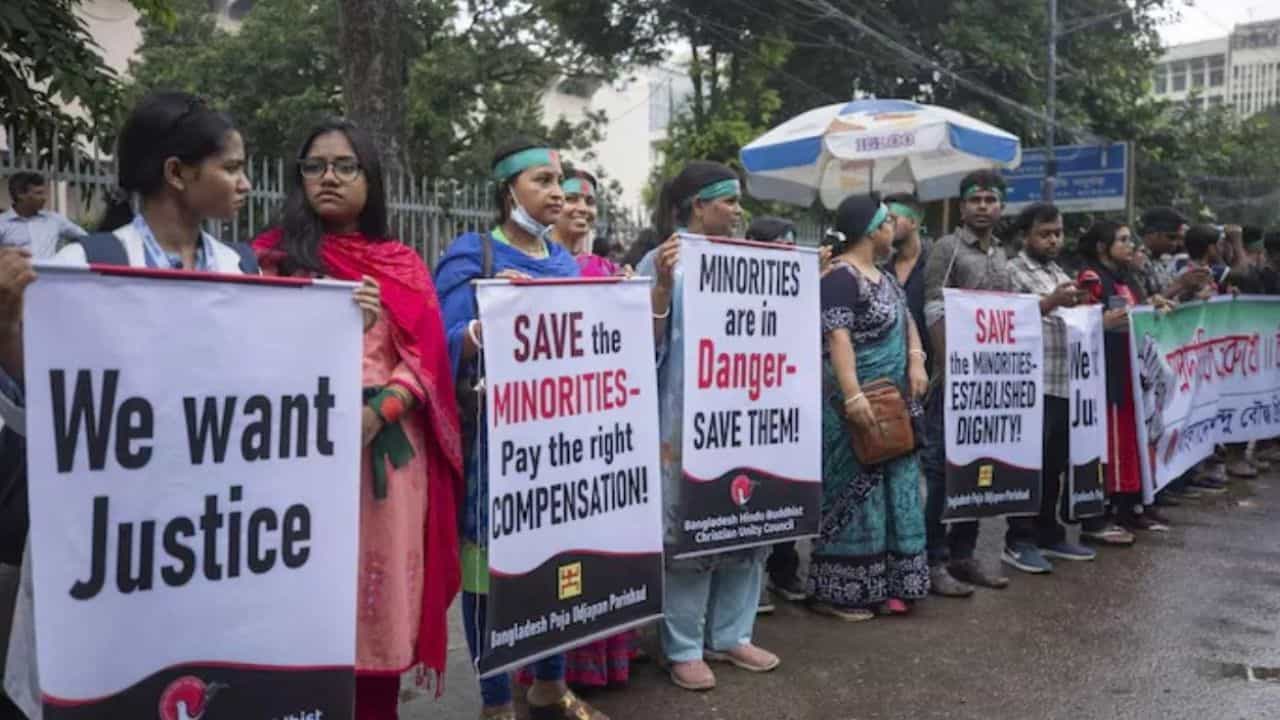 হিংসাৰ বলি হৈছিল শিক্ষক সমাজ ! পদত্যাগ কৰিবলৈ বাধ্য হৈছিল ৪০ ৰো অধিক বাংলাদেশৰ সংখ্যালঘু শিক্ষকে হিংসাৰ বলি হৈছিল শিক্ষক সমাজ ! পদত্যাগ কৰিবলৈ বাধ্য হৈছিল ৪০ ৰো অধিক বাংলাদেশৰ সংখ্যালঘু শিক্ষকে
