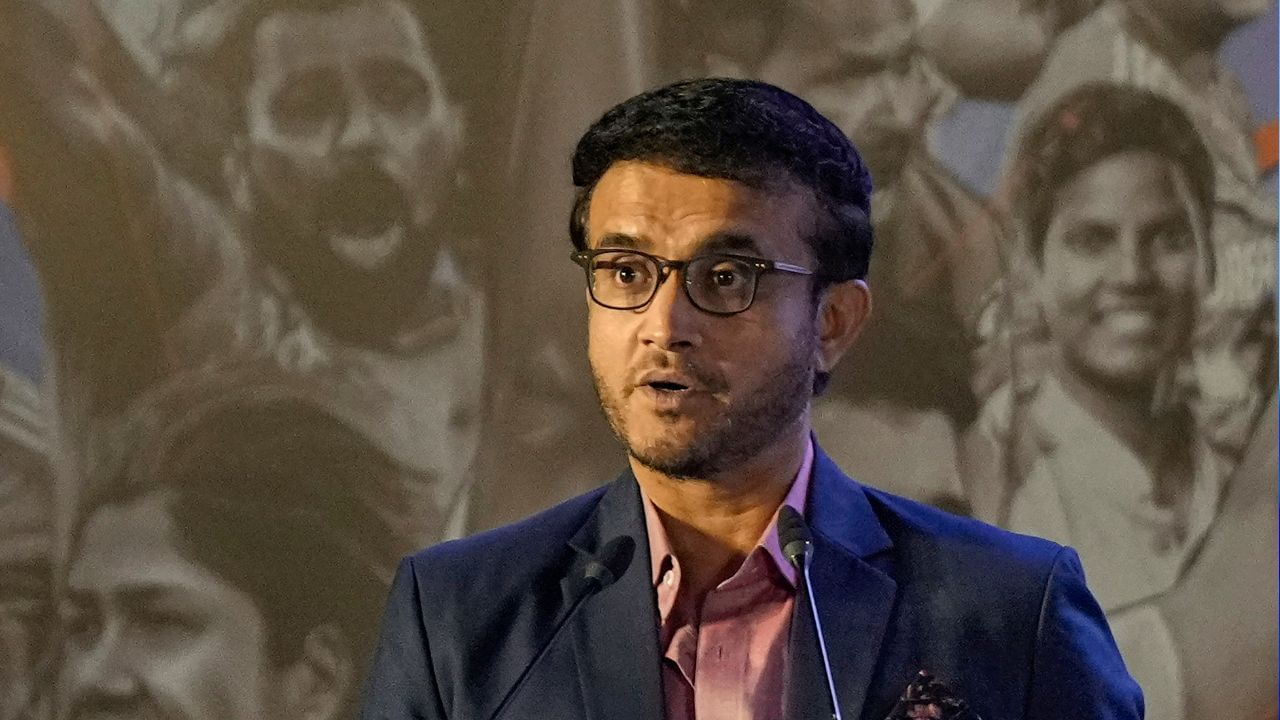 প্ৰবীণ ক্ৰিকেটাৰ গৰাকীৰ উপাৰ্জন, সম্পত্তি কিমান আৰু কিমান টকা কৰ দিয়ে জানেনে ?