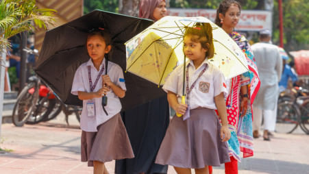 গ্ৰীষ্ম প্ৰৱাহৰ প্ৰতি লক্ষ্য ৰাখি ডিব্ৰুগড়ৰ শিক্ষা প্ৰতিষ্ঠানলৈ বিশেষ নিৰ্দেশনা শিক্ষা বিভাগৰ। গ্ৰীষ্মপ্ৰবাহৰ বাবে ৭.৩০ বজাৰ পৰা ১২.৩০ বজালৈ পাঠদানৰ নিৰ্দেশ।
