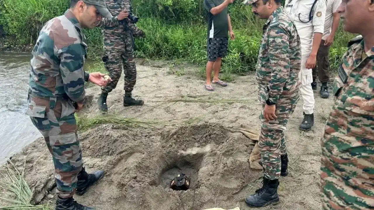 অসমত উদ্ধাৰ ভাৰত-চীন যুদ্ধৰ সময়ৰ বোমা... অসমত উদ্ধাৰ ভাৰত-চীন যুদ্ধৰ সময়ৰ বোমা...