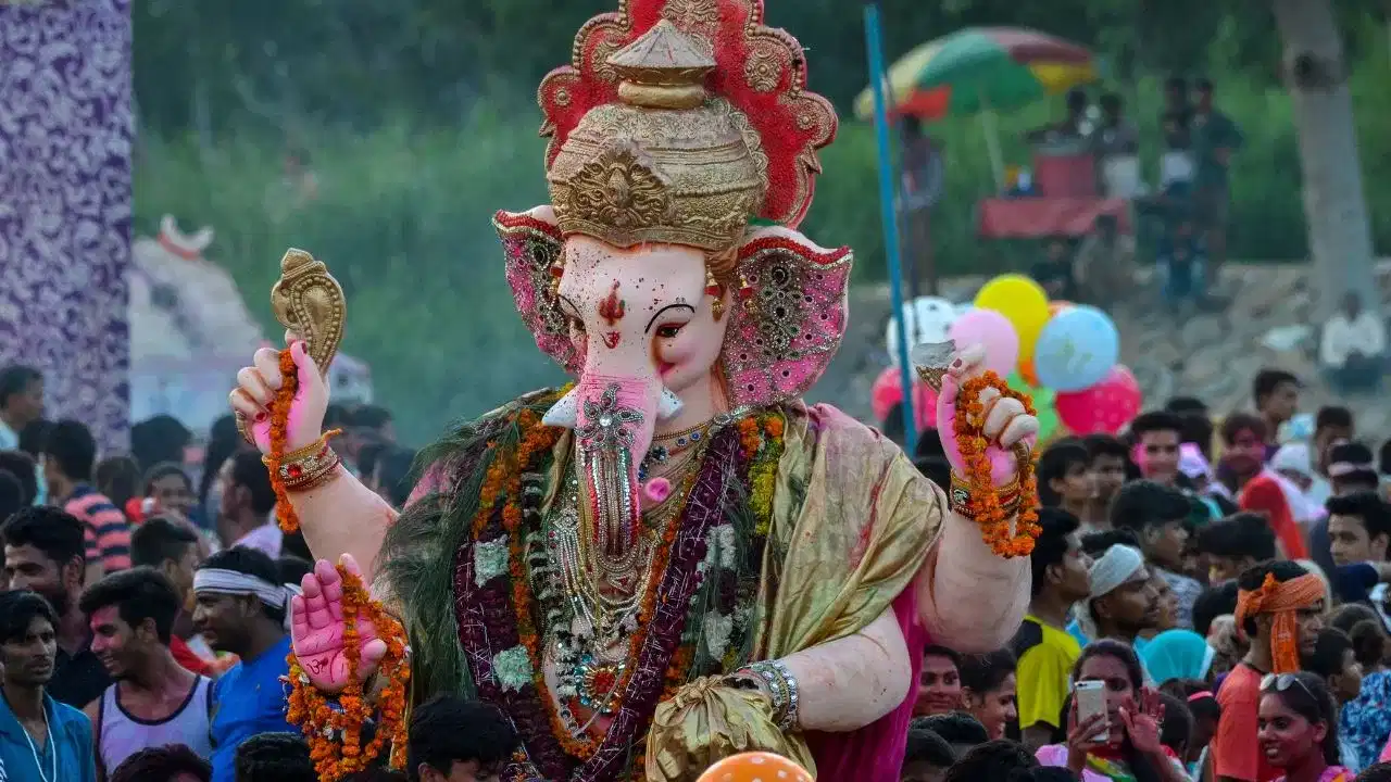 Ganesh Visarjan 2024: কাইলৈ ​​এই শুভ মুহূৰ্তত বিদায় দিয়ক গণেশক, বিসৰ্জনৰ শুদ্ধ বিধি জানি লওক