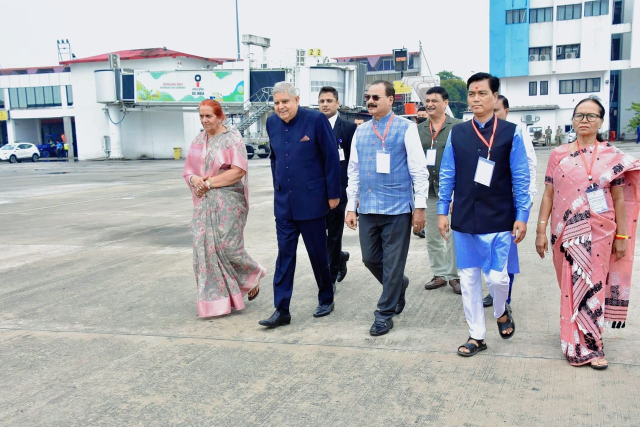 সন্ধিয়ালৈ এক সাংস্কৃতিক কাৰ্যসূচীত অংশ ল’ব উপ-ৰাষ্ট্ৰপতিগৰাকীয়ে। তেওঁৰ সন্মানাৰ্থে মেঘালয়ৰ ৰাজভৱনৰ দৰ্বাৰ হলত এক ভোজ মেলৰো আয়োজন কৰা হৈছে। ইফালে উপ-ৰাষ্ট্ৰপতিগৰাকীৰ সহধৰ্মীনিয়ে ৰাজ্যখনৰ কেইবাগৰাকীও আমন্ত্ৰিত পৰিবেশবিদৰ সৈতে আলাপত মিলিত হ’ব।