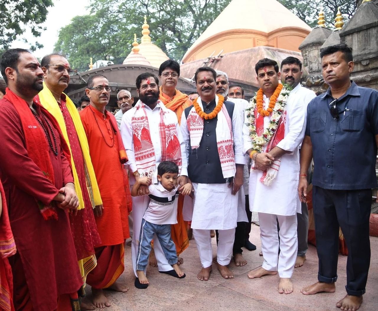 সাংবাদিকৰ আগত সমাগত মহাৰাষ্ট্ৰ বিধানসভা নিৰ্বাচনত ভাল ফলাফল প্ৰদৰ্শন কৰিব বুলি মতামত ব্যক্ত কৰে মুখ্যমন্ত্ৰী একনাথ সিন্ধেই ৷ মা কামাখ্যাৰ আৰ্শীবাদত নিৰ্বাচনত জয়ী হৈ পুনৰ শাসনত আহিব বুলিও মন্তব্য কৰে জ্যেষ্ঠ ৰাজনীতিবিদজনে ৷