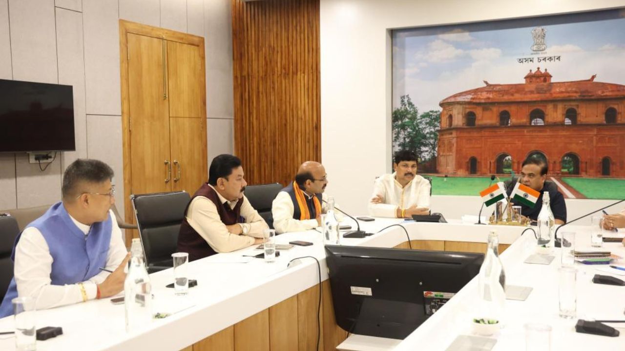যোৱা লোকসভা নিৰ্বাচনত ঢলা সমষ্টিৰ বিধায়ক পৰিমল শুক্লবৈদ্য, বিহালী সমষ্টিৰ বিধায়ক ৰঞ্জিত দত্ত, চামগুৰি সমষ্টিৰ বিধায়ক ৰকিবুল হুছেইন, কোকৰাঝাৰ সমষ্টিৰ বিধায়ক জয়ন্ত বসুমতাৰী আৰু বঙাইগাওঁ সমষ্টিৰ বিধায়ক ফণীভূষণ চৌধুৰী লোকসভালৈ নিৰ্বাচিত হয় । ইয়াৰ পাছতে এই ৫খন বিধানসভা আসন খালী হৈ পৰে ।
