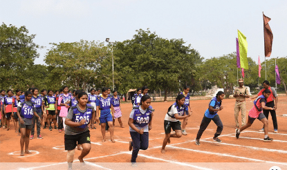 গুৱাহাটীত অসম আৰক্ষীৰ শাৰীৰিক পৰীক্ষা স্থগিত।   প্ৰতিকূল বতৰৰ বাবে সাময়িকভাৱে স্থগিত শাৰীৰিক পৰীক্ষা।