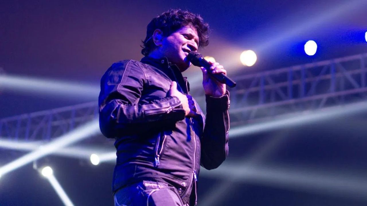 হিন্দীৰ লগতে অসমীয়া, তামিল, তেলেগু, মালায়ালম, বঙালীকে ধৰি ১১ টা ভাষাত ৩,৫০০টাতকৈ অধিক গানত কণ্ঠ নিগৰাইছিল কেকেই।