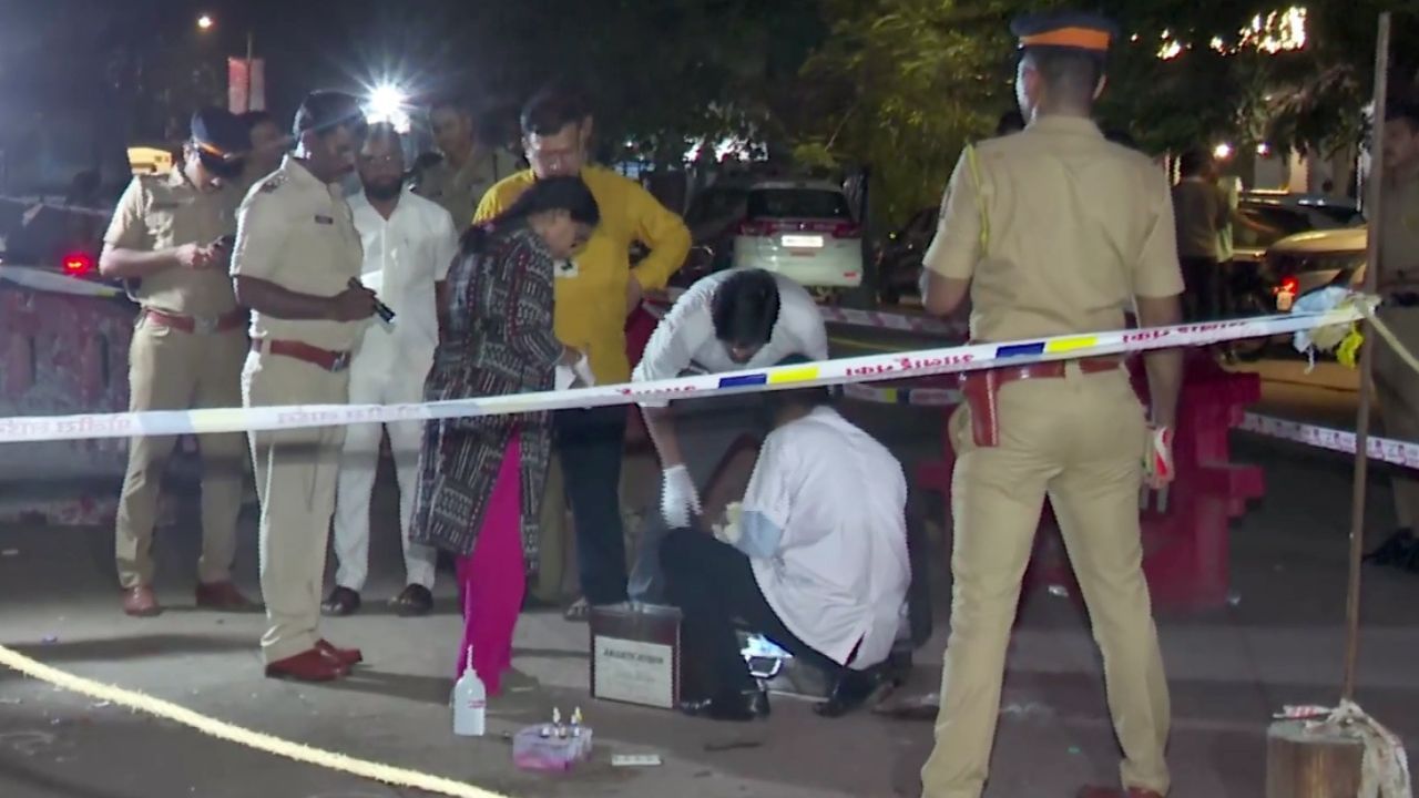 Baba Siddique Murder: বাবা ছিদ্দিকী হত্যাকাণ্ডৰ তদন্তত সহায় কৰিব দিল্লী আৰক্ষীৰ বিশেষ কোষে… Baba Siddique Murder: বাবা ছিদ্দিকী হত্যাকাণ্ডৰ তদন্তত সহায় কৰিব দিল্লী আৰক্ষীৰ বিশেষ কোষে…