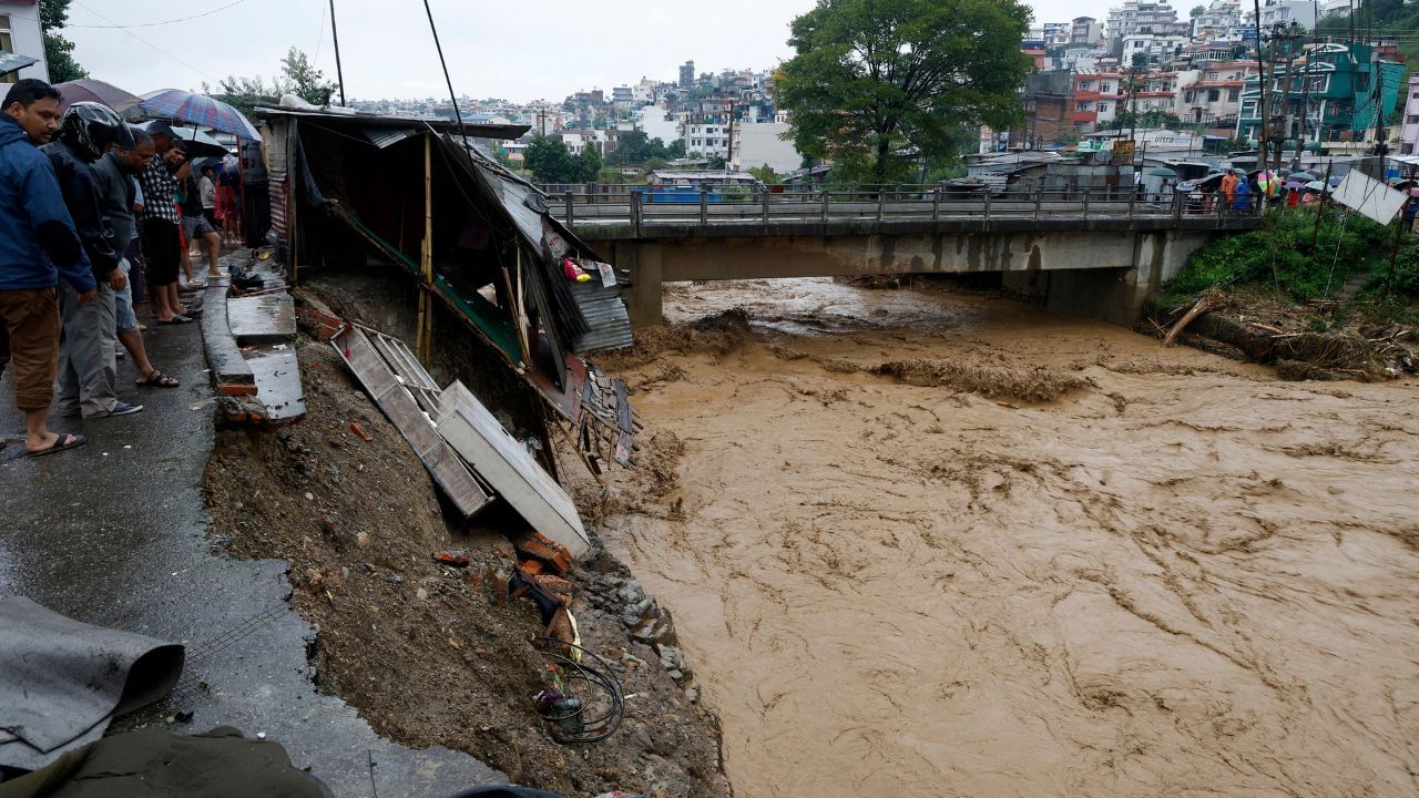 নেপালৰ বান-ভূমিস্খলনত মৃত্যু সংখ্যা ২৪১ জনলৈ বৃদ্ধি, ২০০ ৰো অধিক বিদেশী পৰ্যটকক উদ্ধাৰ… নেপালৰ বান-ভূমিস্খলনত মৃত্যু সংখ্যা ২৪১ জনলৈ বৃদ্ধি, ২০০ ৰো অধিক বিদেশী পৰ্যটকক উদ্ধাৰ…
