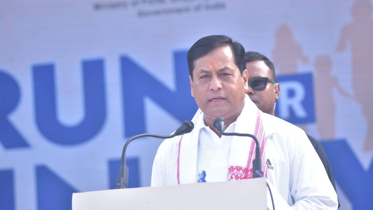 মাৰাথন দৌৰৰ ফ্লেগ অফ কৰা পাছতে চৰ্দাৰ বল্লভভাই পেটেল দেশৰ বাবে এক প্ৰেৰণা বুলি মন্তব্য প্ৰকাশ কৰে কেন্দ্ৰীয় মন্ত্ৰীগৰাকীয়ে।