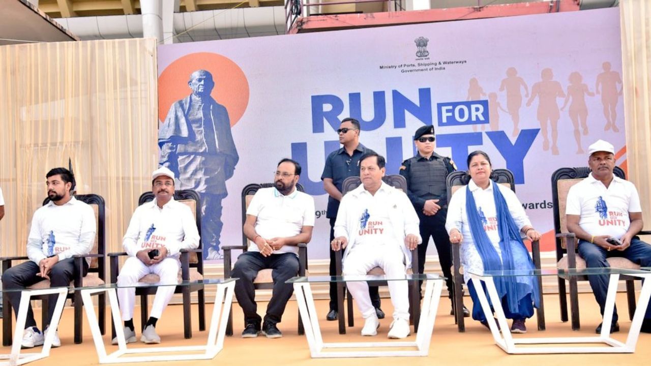 গুৱাহাটীত আয়োজিত "Run for Unity"ৰ অনুষ্ঠানত কেন্দ্ৰীয় মন্ত্ৰী সৰ্বানন্দ সোণোৱালৰ লগতে উপস্থিত থাকে ৰাজ্যিক মন্ত্ৰী কেশৱ মহন্ত আৰু গুৱাহাটীৰ সাংসদ বিজুলী কলিতা মেধি ।