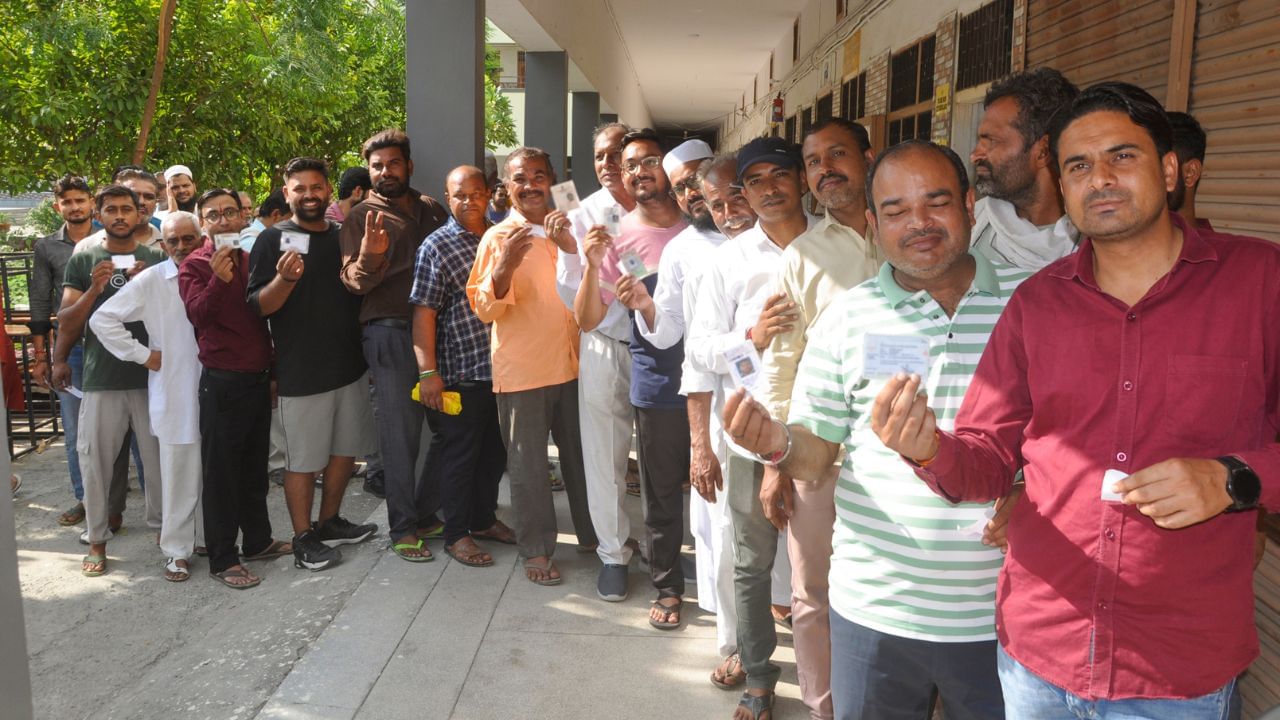 খচৰা ভোটাৰ তালিকা অনুসৰি ইয়াৰে ভিতৰত পুৰুষ ভোটাৰৰ সংখ্য়া হৈছে-১,২৩,১৬,৯৫২ জন ।