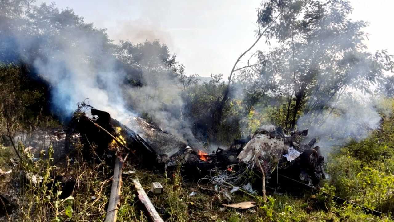 পুনেত ভয়ংকৰ হেলিকপ্টাৰ দুৰ্ঘটনা, নিহত ৩ জন...