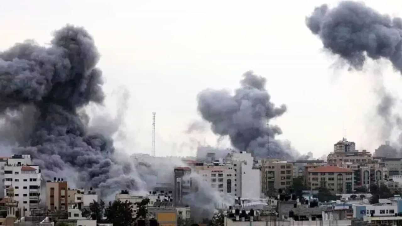 Israeli Strikes in Lebanon :ইজৰাইলৰ আক্ৰমণত ধ্বংস লেবাননৰ ১০০ বছৰ পুৰণি এখন বজাৰ... Israeli Strikes in Lebanon :ইজৰাইলৰ আক্ৰমণত ধ্বংস লেবাননৰ ১০০ বছৰ পুৰণি এখন বজাৰ...